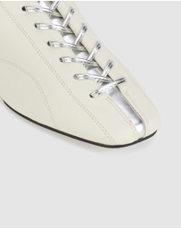Rollie - Eva Flat