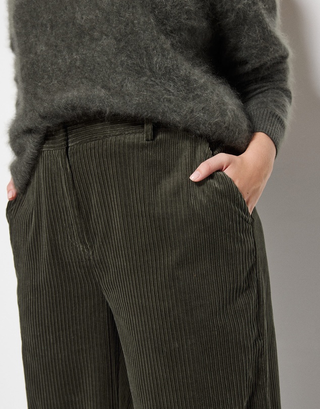 Commonry - Madelyn Pant