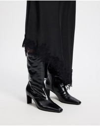AERE - Anais Square Toe Heeled Leather Ankle Boots