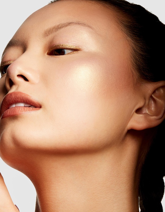 MAC - Extra Dimension Skinfinish