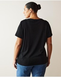 Atmos&Here Curvy - Organic Cotton V-Neck Tee