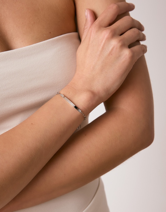 Zahar - Engravable Bar Bracelet