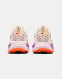Nike - Vomero 18 - Women's