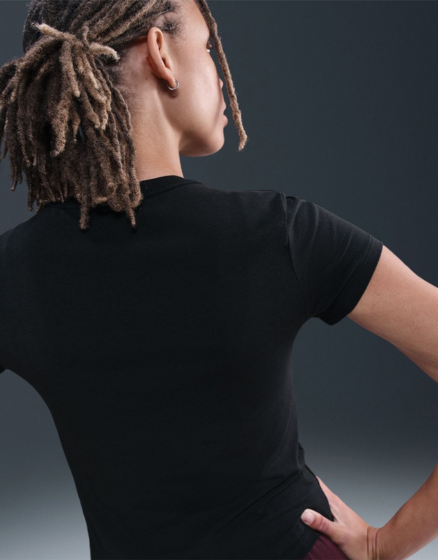 Nike - Sportswear Chill Knit Tee
