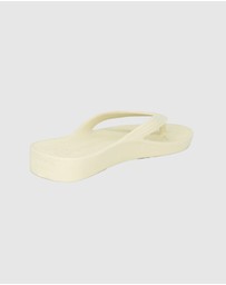 Tolu Australia - Ivory Thongs For Kids With Arch Support