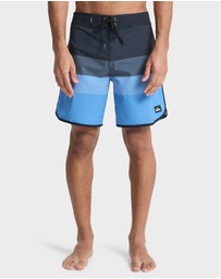Quiksilver - Mens Surfsilk Scallop 18