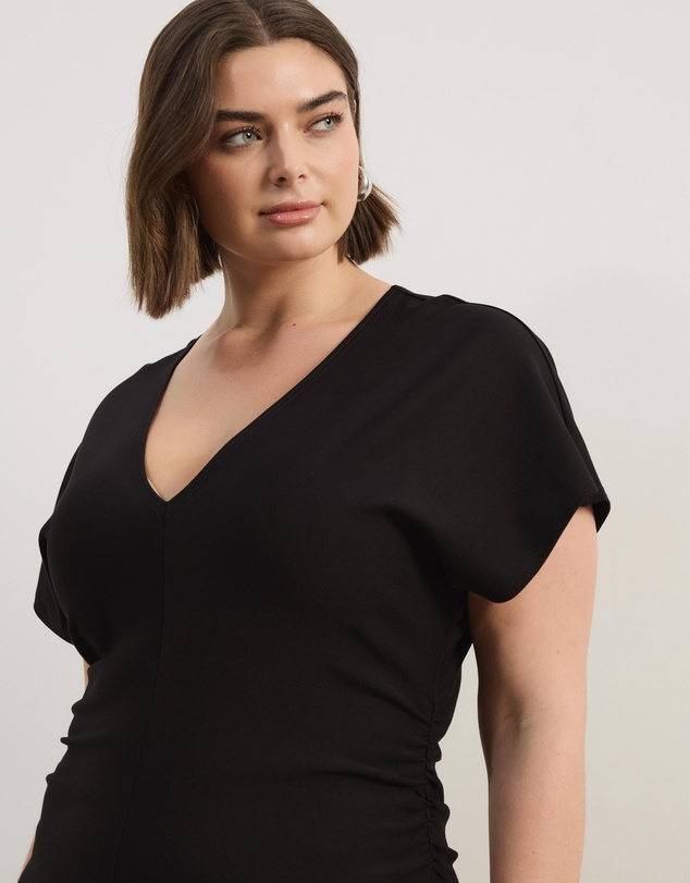 Atmos&Here Curvy - Freya V-Neck Ponte Midi Dress