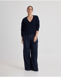 Oxford - Astrid V Neck