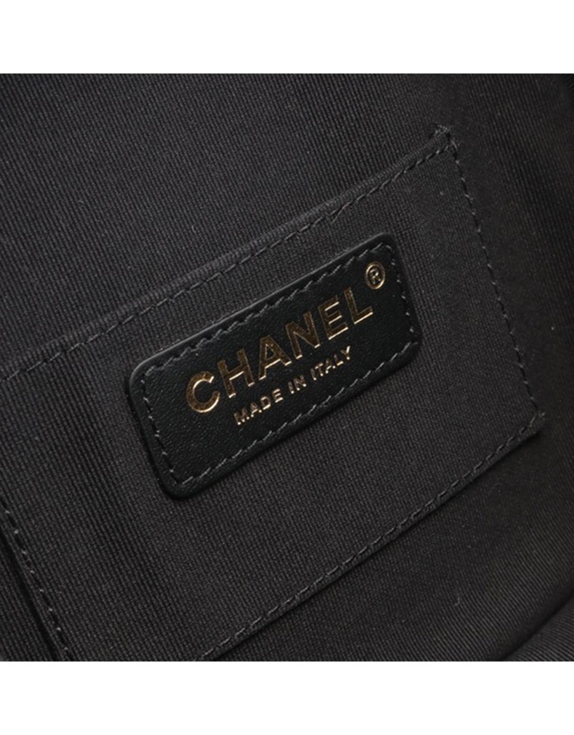 Chanel - Pre-Loved Quilted Lambskin Oval Logo Chain Top Handle Round Clutch on Chain