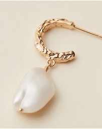 Carly Paiker - Airo Crushed Pearl Drop Earrings