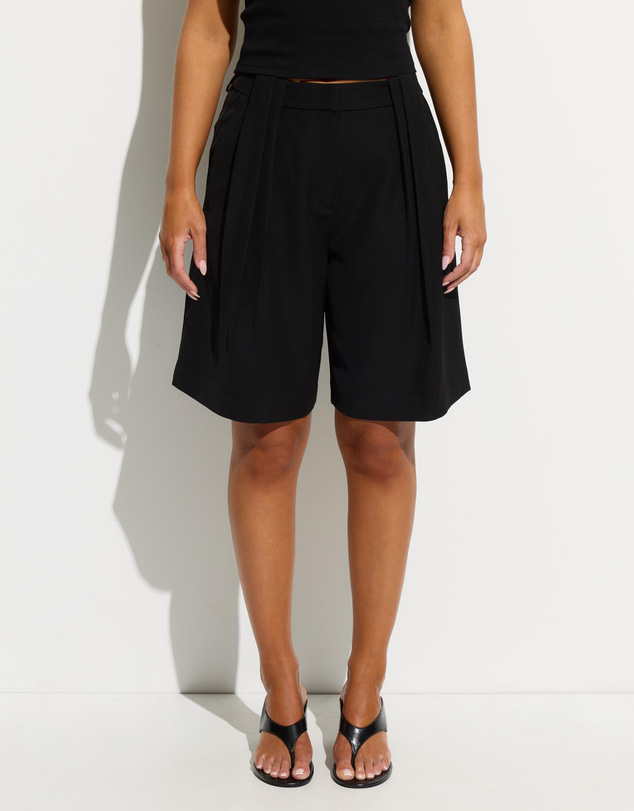 Dazie - Emmie Low Rise Pleated Tailored Shorts