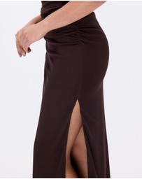 Minima Esenciales - Indira Off Shoulder Midi Dress