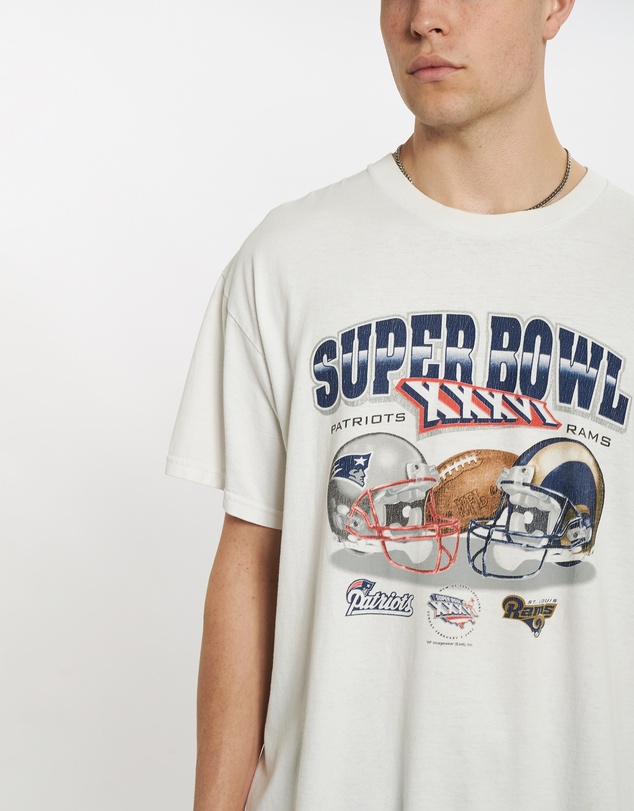 Vintage by The Real Deal - Pre Loved - 90s NFL Patriots v Rams Super Bowl Tee