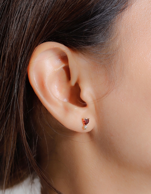 Elli Jewelry - Red Zirconia Heart Stud Earrings in Gold-Plated 925 Silver