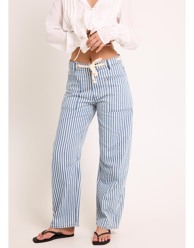 Subtitled - Laila Low Barrel Denim Jeans