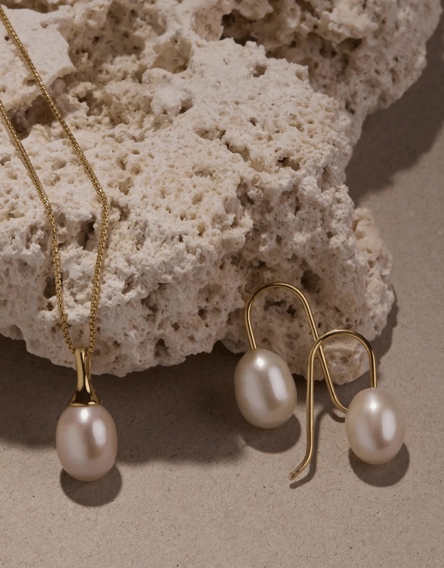 Najo - Isla Yellow Gold Pearl (White) Earring