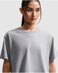 Nike - Sportswear Classic Crop Varsity18 Tee
