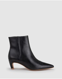 Chaos & Harmony - Nightfall Boot