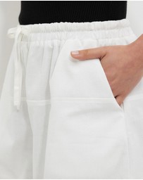 Calli - Seamed Shorts