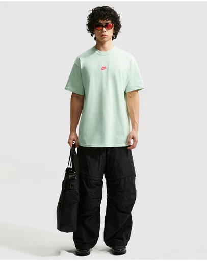 Nike - Nike Sportswear Premium Essentials T-Shirt
