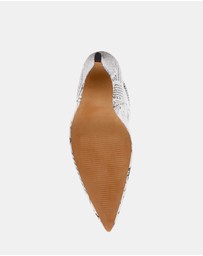 Steve Madden - Baddie White/Black Boots