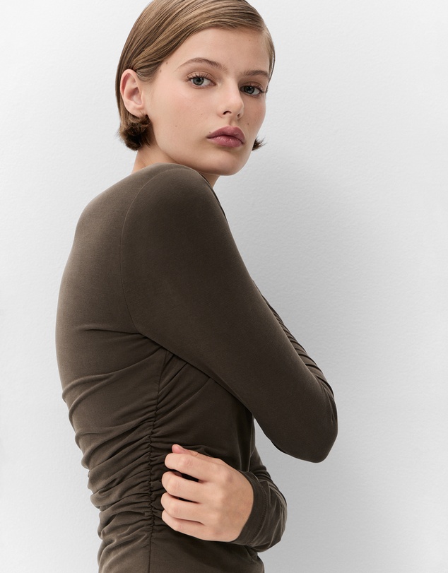 UNISON - Ruched Detail Long Sleeve Top