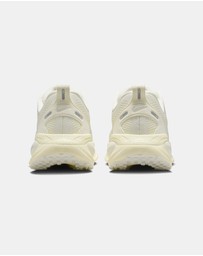 Nike - Vomero 18 - Women's