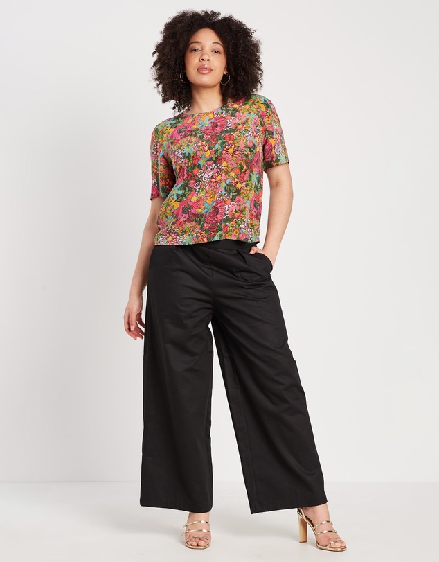 The Social Outfit - Silk Tee - Fairfield Bloom