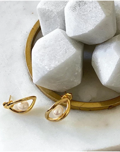 Ichu - Oval'd Pearl Stud Earrings, Gold