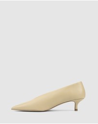 Siren - Flynn Point Toe Pumps