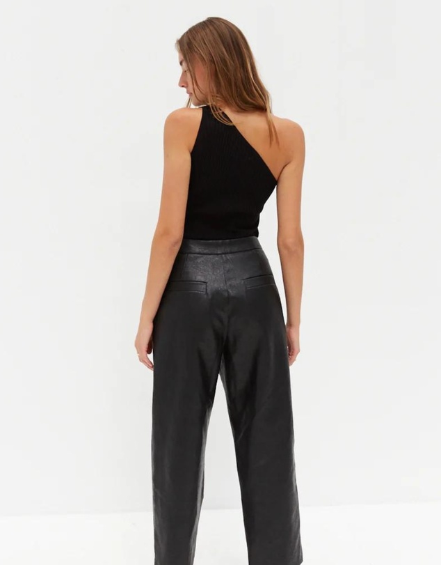 Style Addict - One Shoulder Knit Top