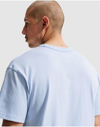 Nike - Sportswear Premium Essentials T-Shirt