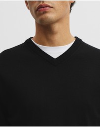Country Road - Merino Wool V-neck Knit