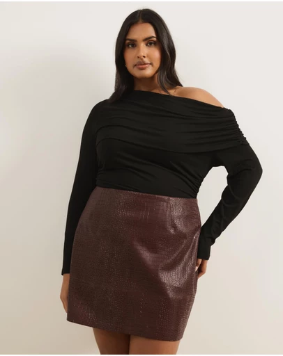 Atmos&Here Curvy - Nell One Shoulder Long Sleeve Top