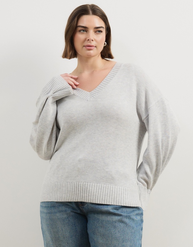 Atmos&Here Curvy - April Classic V-Neck Knit Jumper