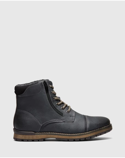 Uncut - Marlboro Boots