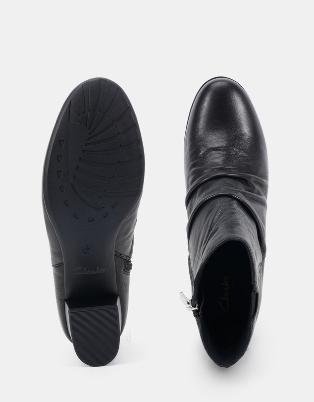 Clarks - Shift Black