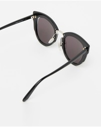 Salvatore Ferragamo - SF830S Sunglasses