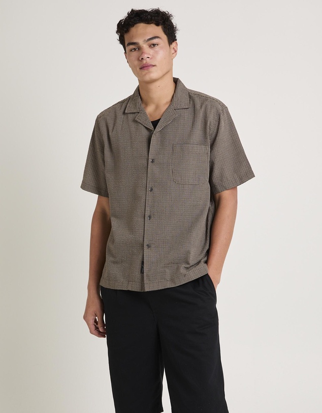 Black Noise White Rain - Aura Resort Shirt