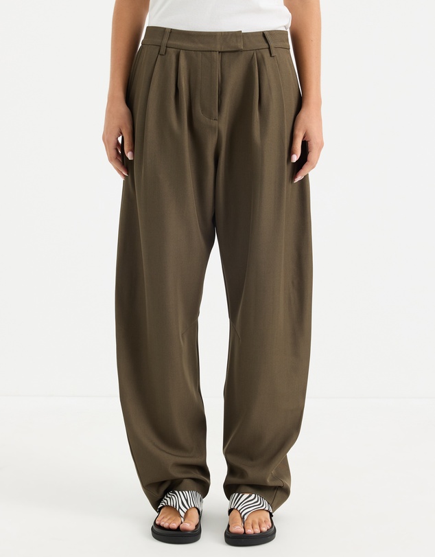 Calli - Remi Tailored Barrel Leg Pants