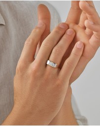 Michael Hill - Men's Ring with a Diamond in 10kt Yellow Gold