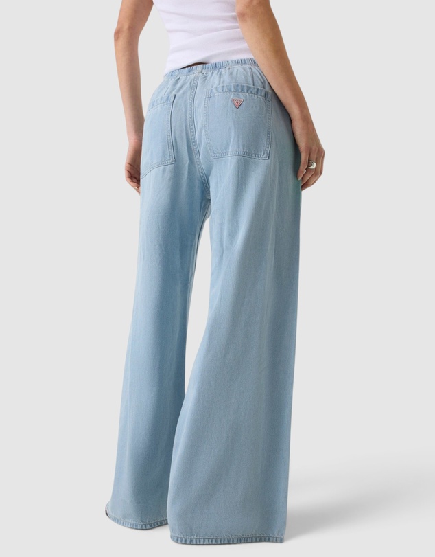 GUESS Jeans - GUESS JEANS Low-Rise Twisted Extra-Wide Jogger Jeans