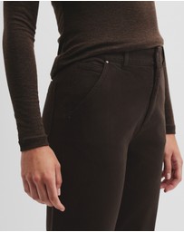 Country Road - Crop Curve Jean