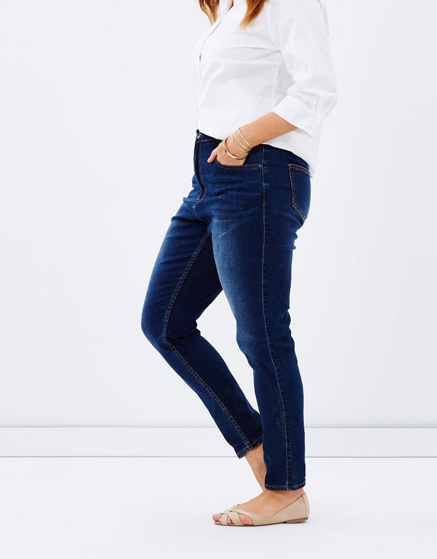 Love Your Wardrobe - Dark Wash Jeans