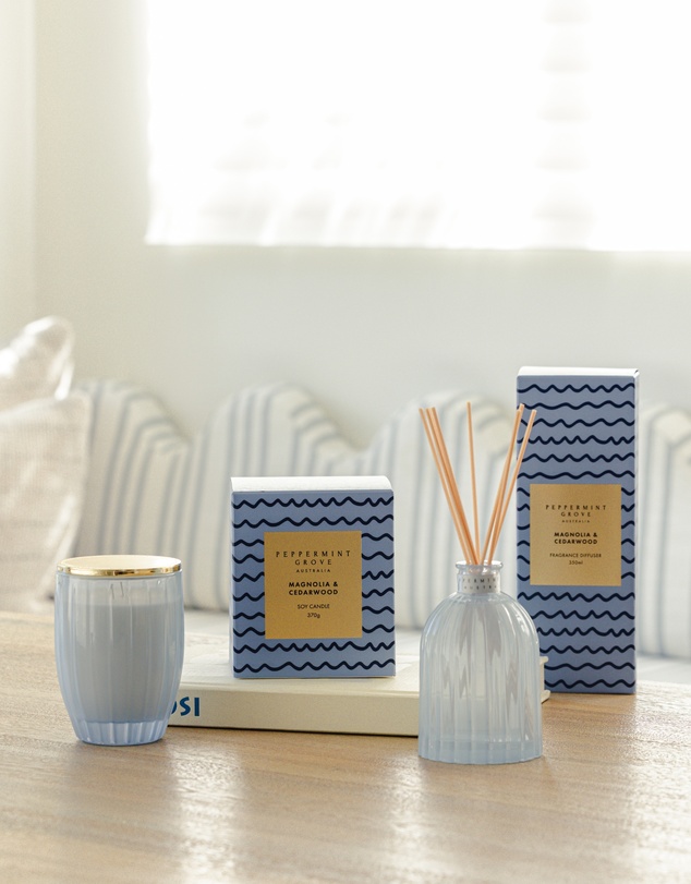 Peppermint Grove - Magnolia & Cedarwood Soy Candle 370g