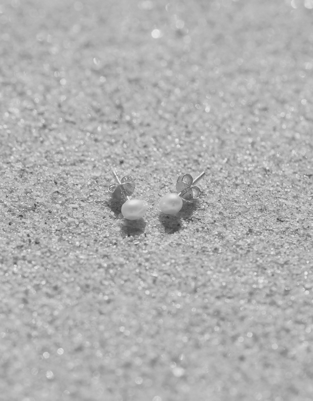 SAINT VALENTINE - Mini Pearl Studs - Silver