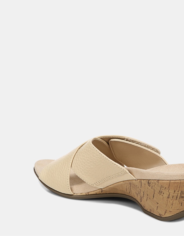 Vionic - Leticia Wedge Sandal - Semolina