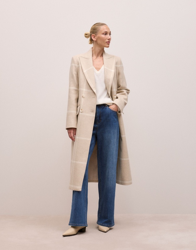 Trenery - Cashmere Relaxed V-neck in Ivory