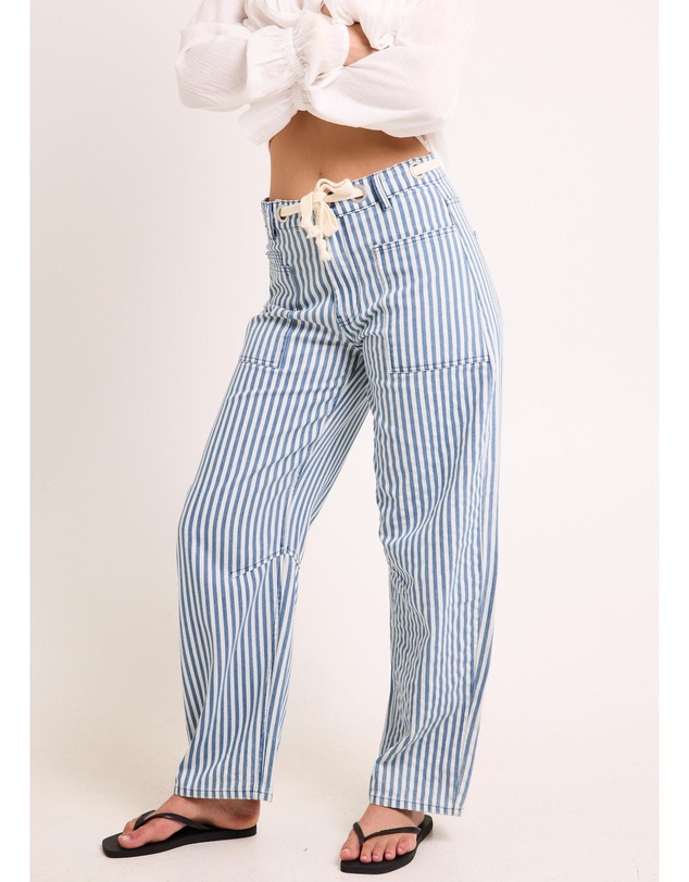 Subtitled - Laila Low Barrel Denim Jeans