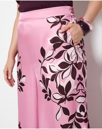 Commonry - Natalia Pant